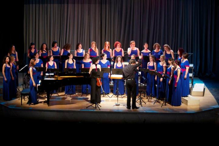 InDONNAtion Female Choir