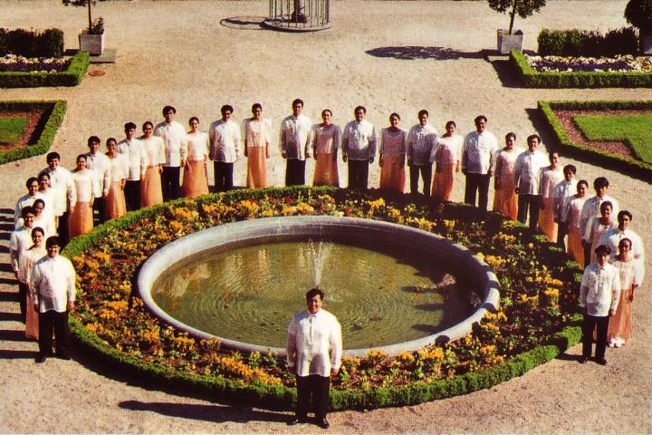 UNIVERSITY OF SANTO TOMAS SINGERS